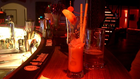 Disko Luxor Cocktail und Bier